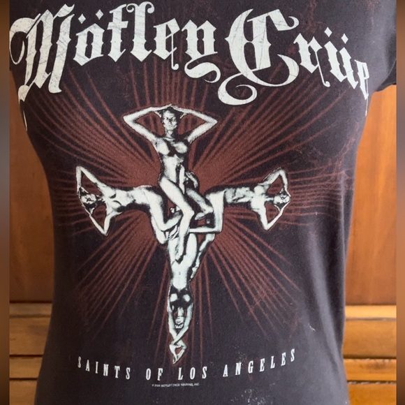 Motley Crue Women’s “Saints of Los Angeles” t-shirt EUC - Picture 6 of 10